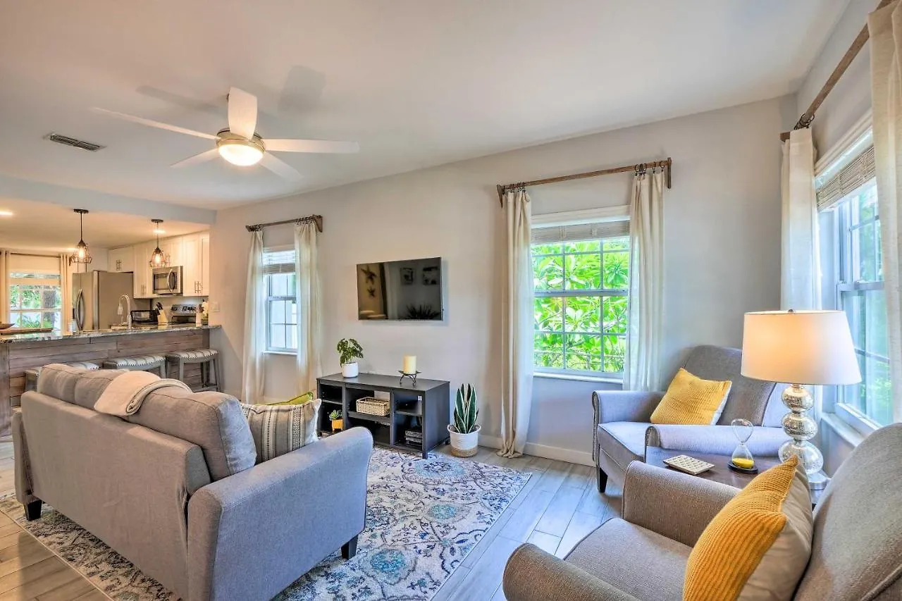 Central Point Tampa Home With Outdoor Lounge! 0*,  United States