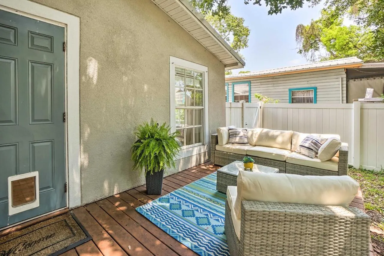 Central Point Tampa Home With Outdoor Lounge! 0*,